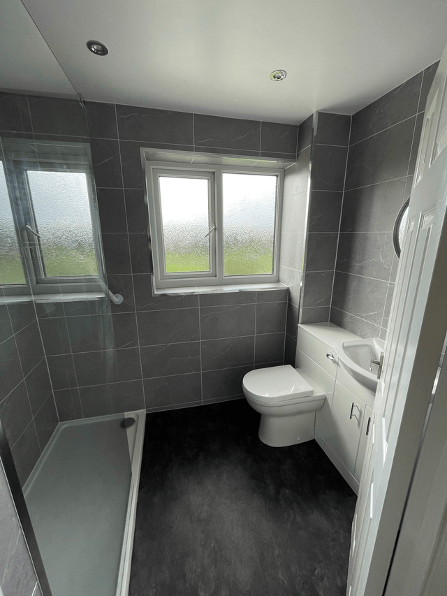  Small Bathroom Package (Cladding) from £ 4499